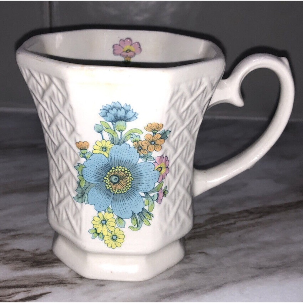 VINTAGE SADLER CUP MUG FLORAL & EMBOSSED WEAVE PATTERN‎ 8 SIDED ENGLAND